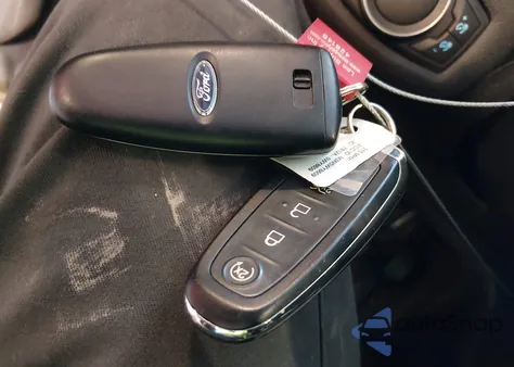 2018 Ford Escape Titanium z USA, uszkodzony, nr VIN 1FMCU9J93JUA39996